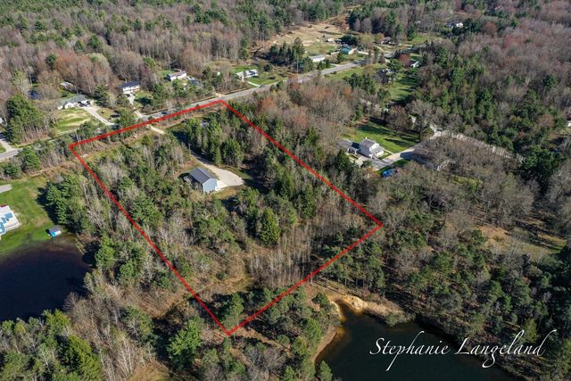 4925 S Brooks Road, Fruitport, MI 49415