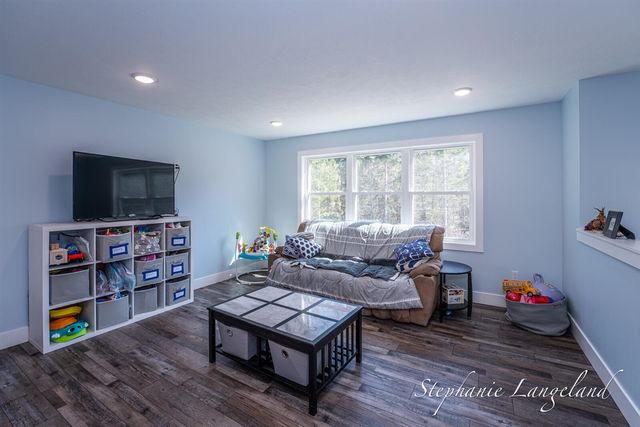 4925 S Brooks Road, Fruitport, MI 49415