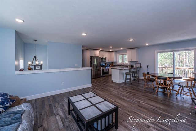 4925 S Brooks Road, Fruitport, MI 49415