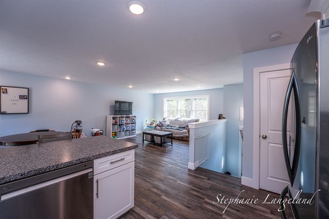 4925 S Brooks Road, Fruitport, MI 49415
