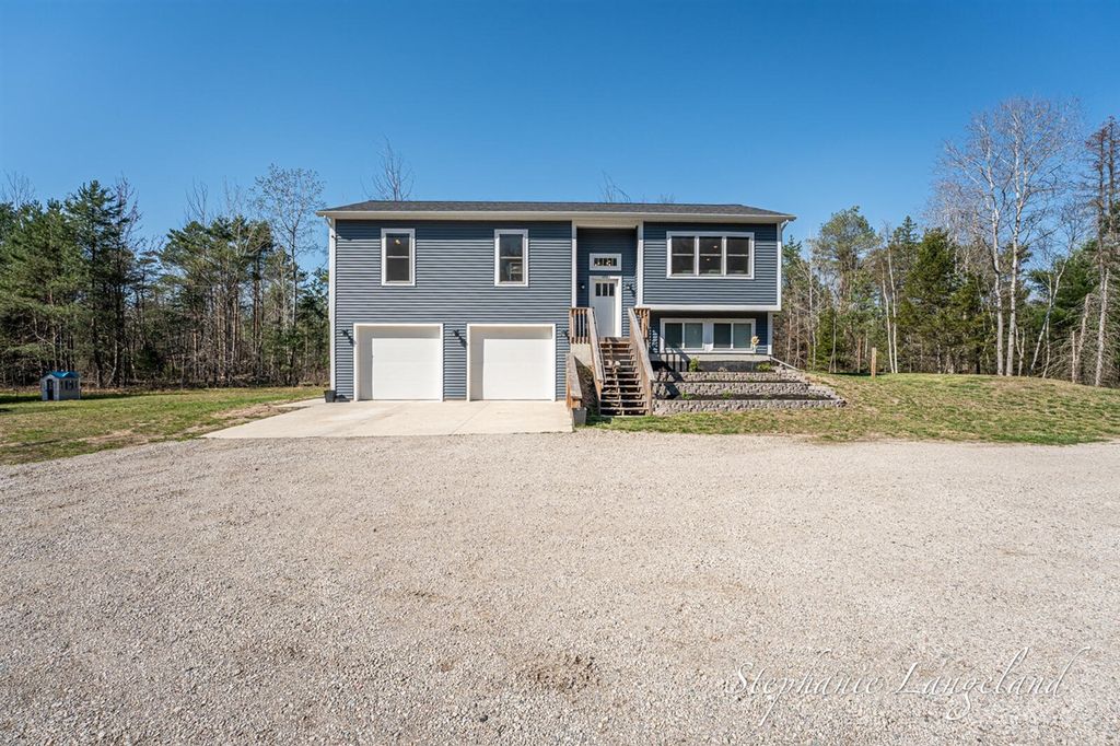 4925 S Brooks Road, Fruitport, MI 49415