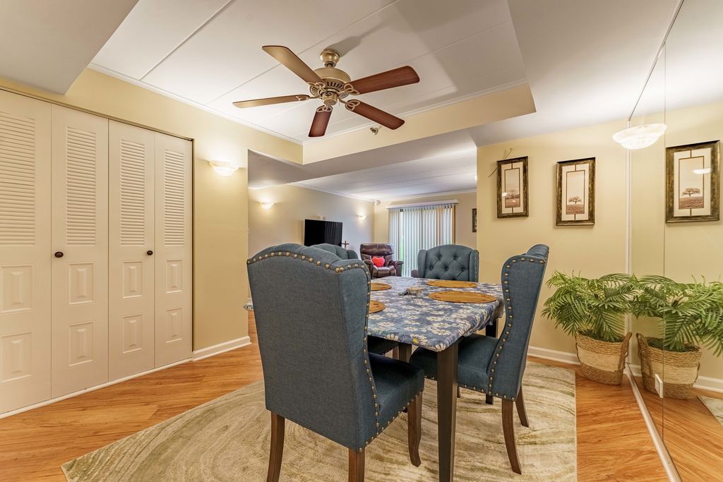 915 N York Street N 404, Elmhurst, IL 60126 — photo 3