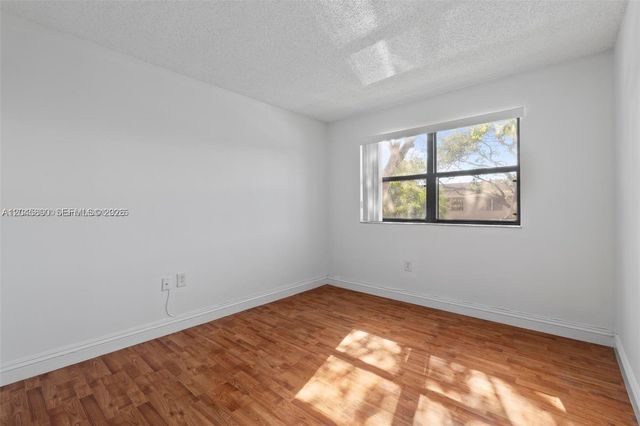 15600 SW 80th St L-203, Miami, FL 33193