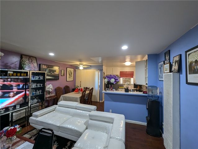 18530 Hatteras St Unit 329, Tarzana (los Angeles), CA 91356