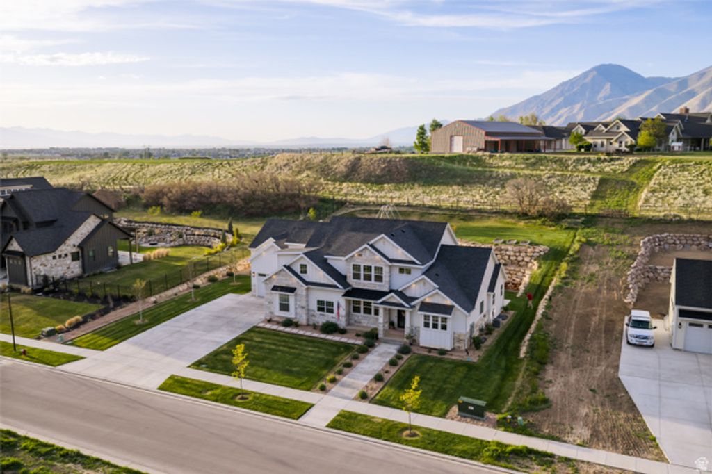 Image 7 of property listing at 179 E TWIN HOLLOW DR #19, Mapleton, UT 84664