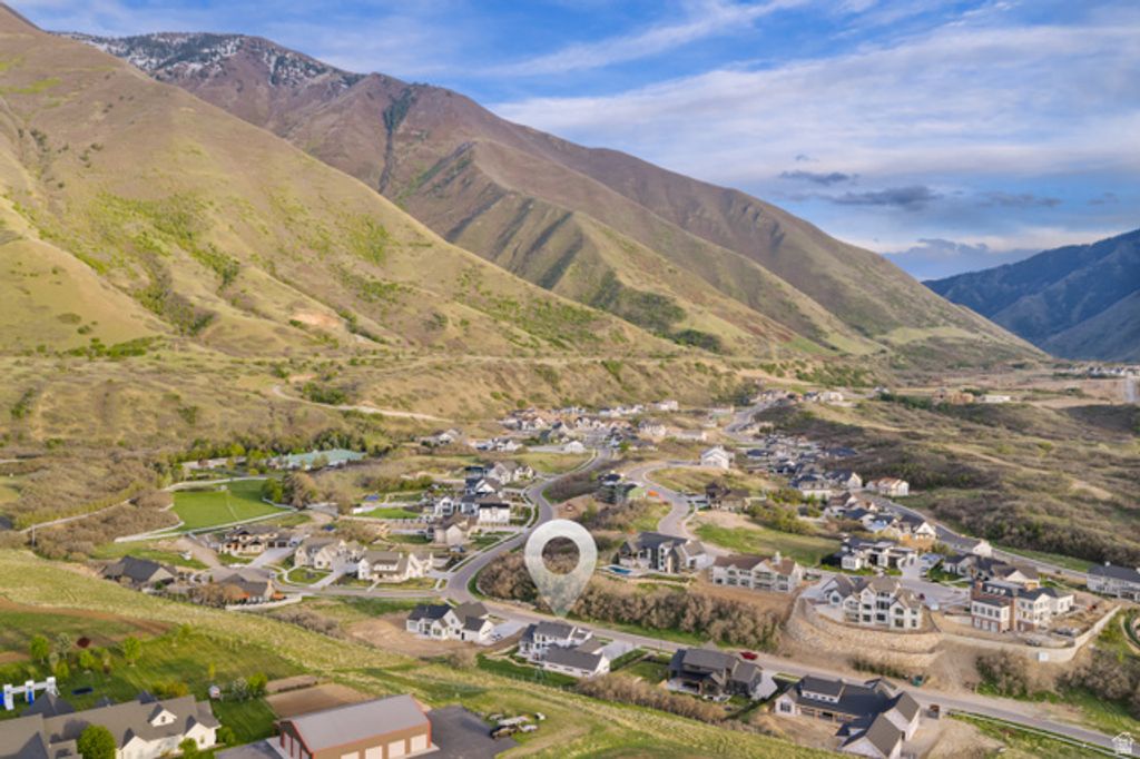 Image 9 of property listing at 179 E TWIN HOLLOW DR #19, Mapleton, UT 84664