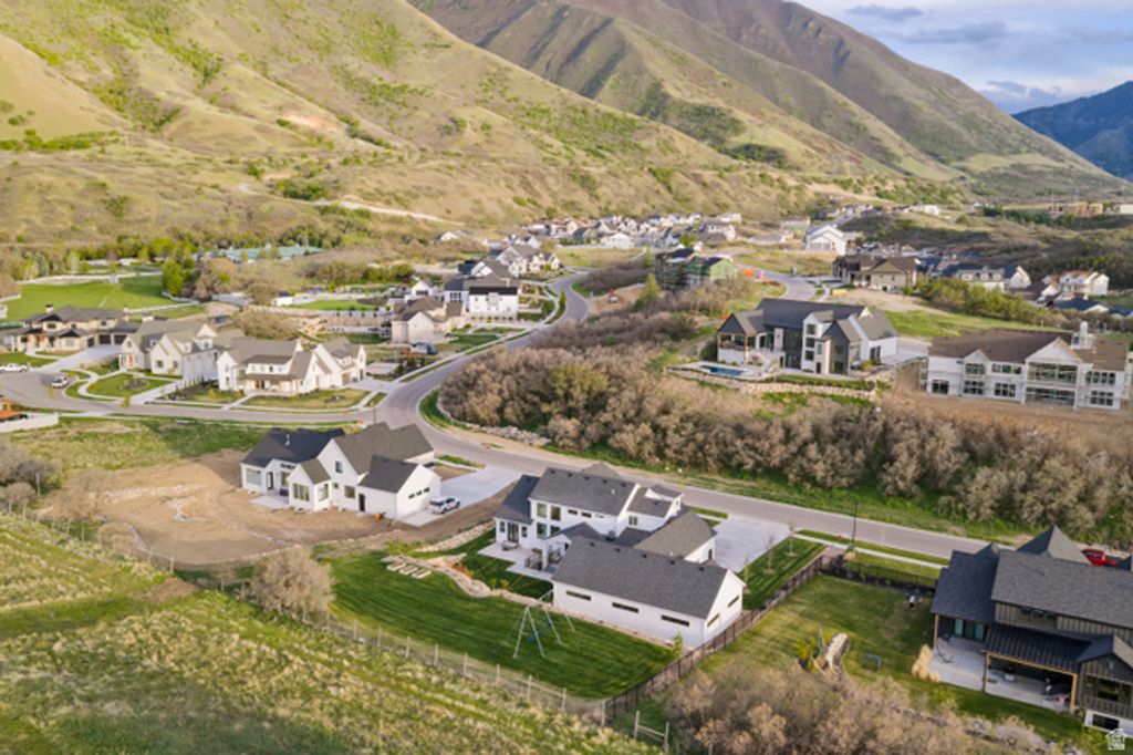 Image 84 of property listing at 179 E TWIN HOLLOW DR #19, Mapleton, UT 84664