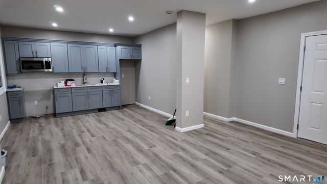 106 Helen Street 2nd Floor, Hamden, CT 06514