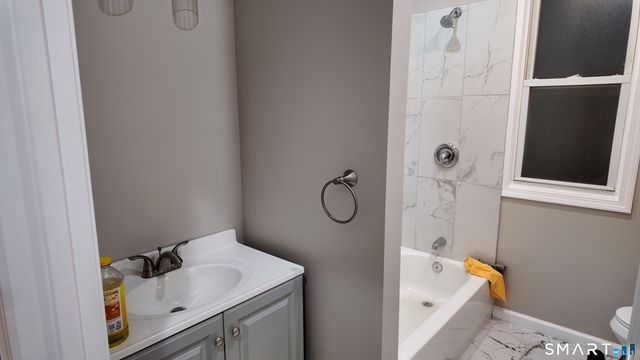 106 Helen Street 2nd Floor, Hamden, CT 06514