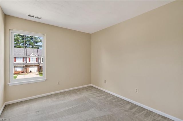 626 South Lake CIR, Chesapeake, VA 23322
