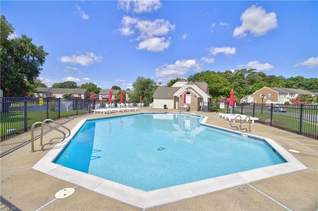626 South Lake CIR, Chesapeake, VA 23322