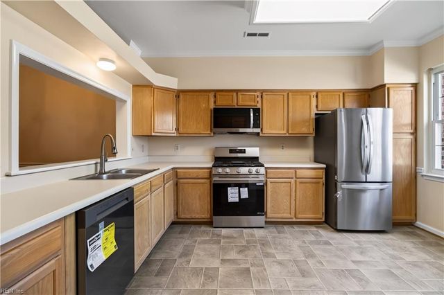 626 South Lake CIR, Chesapeake, VA 23322