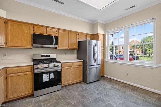 626 South Lake CIR, Chesapeake, VA 23322