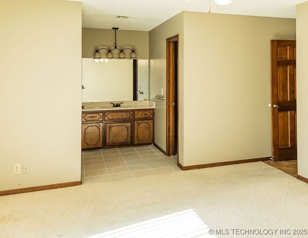 4626 Rolling Meadows Road, Bartlesville, OK 74006