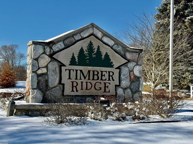 2118 Pine Bluffs Court, Highland Twp, MI 48357