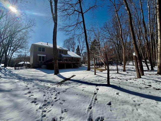 2118 Pine Bluffs Court, Highland Twp, MI 48357