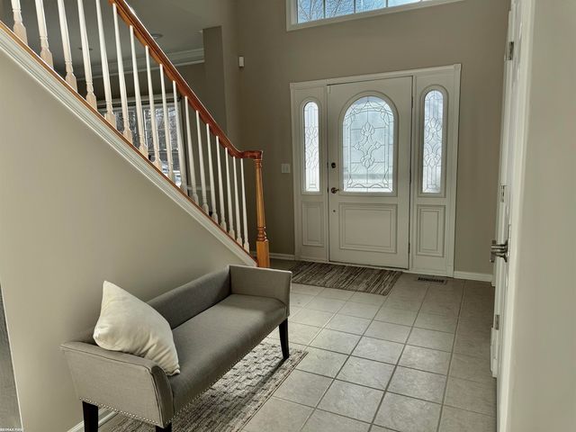 2118 Pine Bluffs Court, Highland Twp, MI 48357