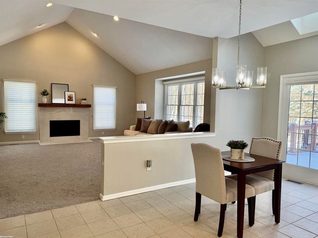 2118 Pine Bluffs Court, Highland Twp, MI 48357