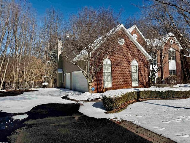 2118 Pine Bluffs Court, Highland Twp, MI 48357