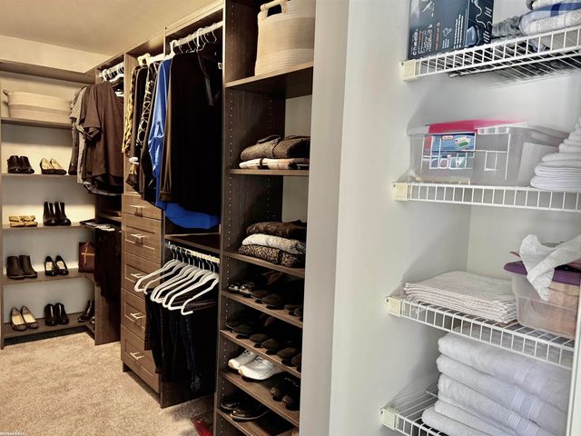 2118 Pine Bluffs Court, Highland Twp, MI 48357