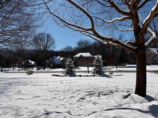 2118 Pine Bluffs Court, Highland Twp, MI 48357