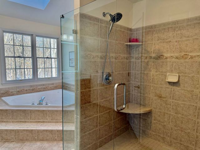 2118 Pine Bluffs Court, Highland Twp, MI 48357