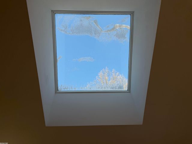 2118 Pine Bluffs Court, Highland Twp, MI 48357