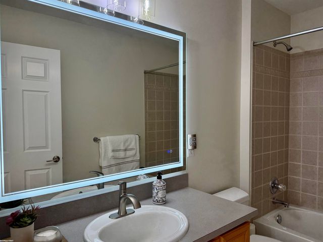 2118 Pine Bluffs Court, Highland Twp, MI 48357