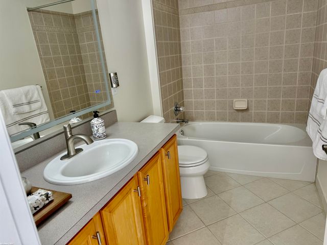 2118 Pine Bluffs Court, Highland Twp, MI 48357