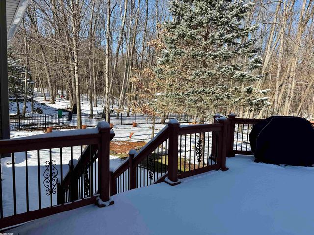 2118 Pine Bluffs Court, Highland Twp, MI 48357