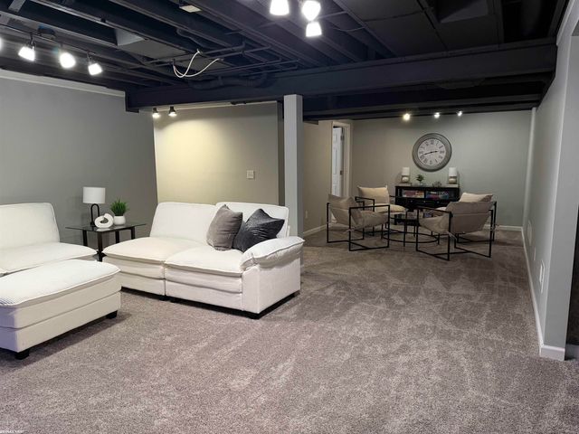 2118 Pine Bluffs Court, Highland Twp, MI 48357