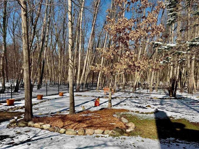 2118 Pine Bluffs Court, Highland Twp, MI 48357