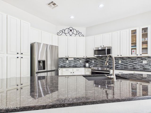 8034 W CLARA Lane, Peoria, AZ 85382