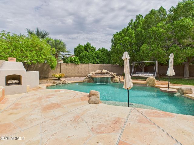 8034 W CLARA Lane, Peoria, AZ 85382