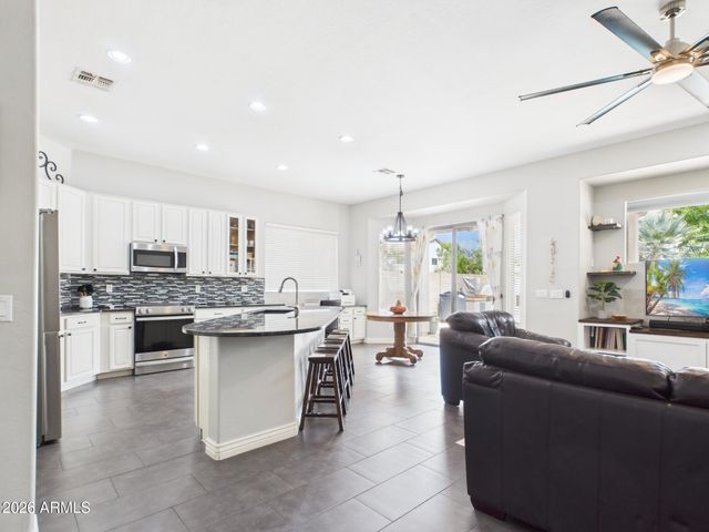 8034 W CLARA Lane, Peoria, AZ 85382