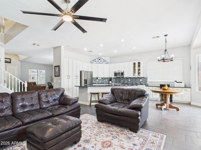 8034 W CLARA Lane, Peoria, AZ 85382