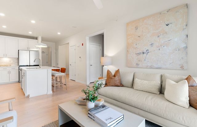5 Peters Farm Way 408, Westborough, MA 01581