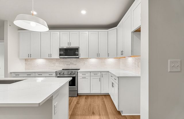 5 Peters Farm Way 408, Westborough, MA 01581