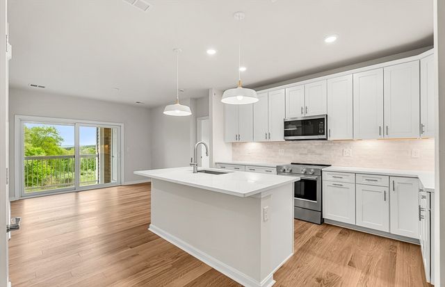 5 Peters Farm Way 408, Westborough, MA 01581