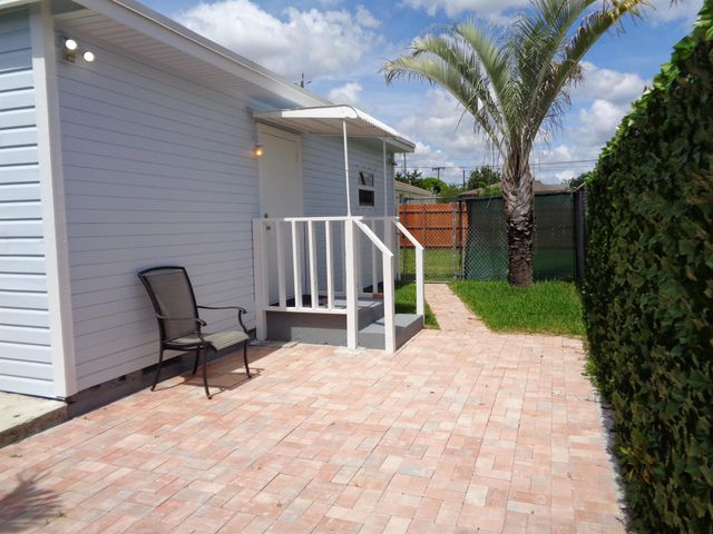 3601 Lakewood Road, Palm Springs, FL 33461