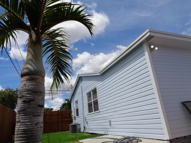 3601 Lakewood Road, Palm Springs, FL 33461