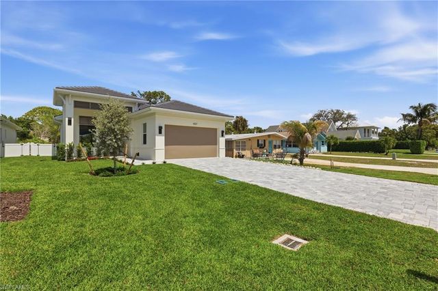 1027 Frank Whiteman BLVD, Naples, FL 34103