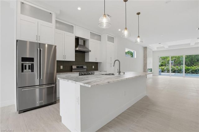 1027 Frank Whiteman BLVD, Naples, FL 34103