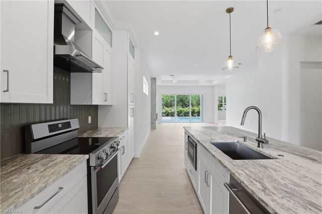 1027 Frank Whiteman BLVD, Naples, FL 34103