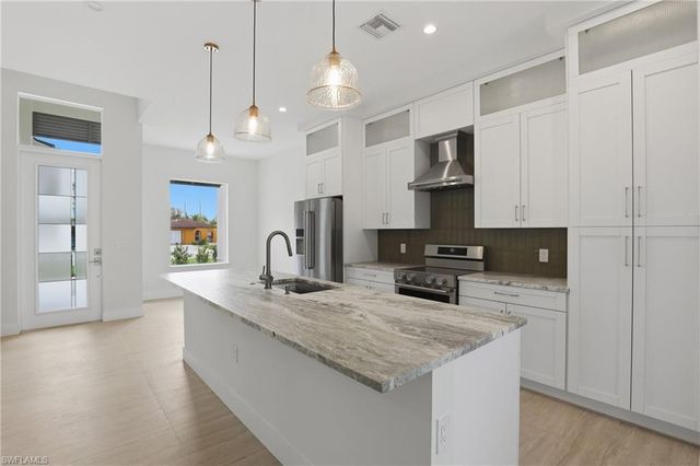 1027 Frank Whiteman BLVD, Naples, FL 34103