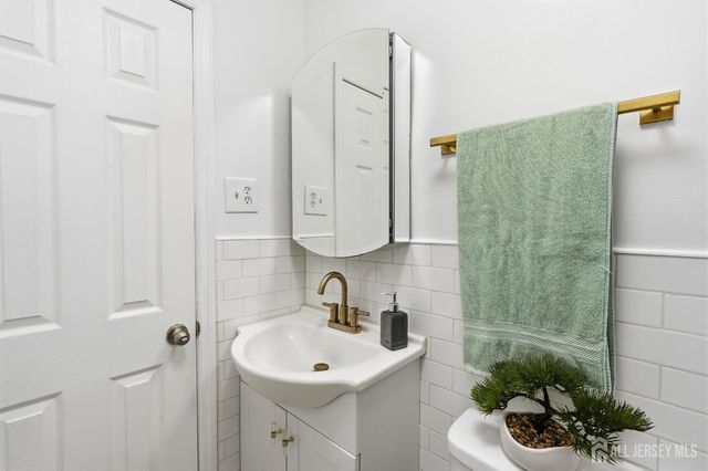 179 Buckelew Avenue, Jamesburg, NJ 08831