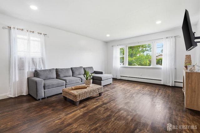 179 Buckelew Avenue, Jamesburg, NJ 08831