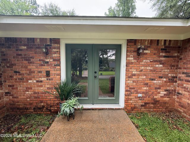 9 Treeway Drive, Brandon, MS 39042