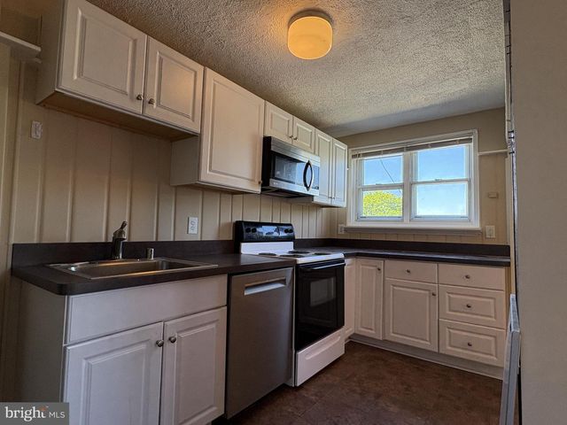 54 MADISON DR, Newark, DE 19711