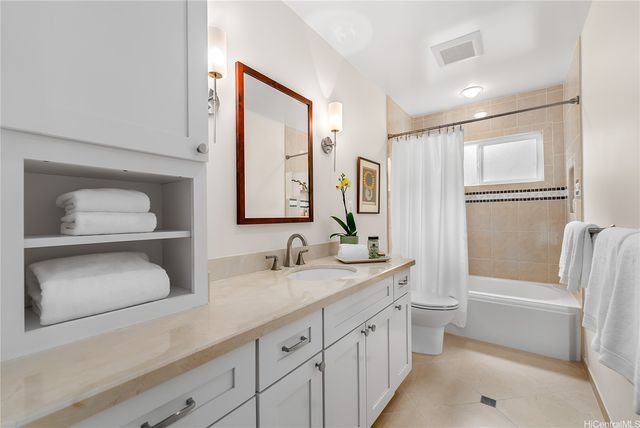 2956 Kaloaluiki Street A, Honolulu, HI 96822